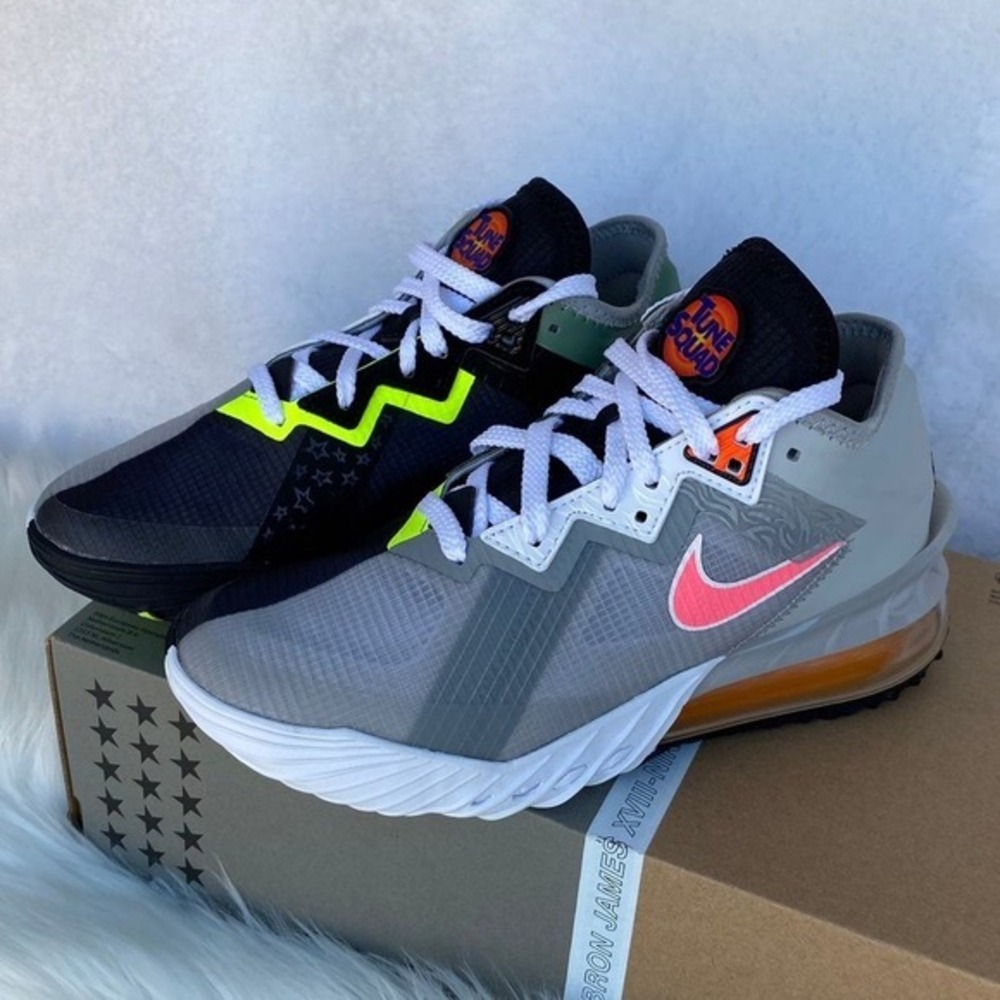 NIKE x LEBRON 18 - Space Jam LTD ED Tune Squad! - Lt Smoke Gray /Sunset Pulse